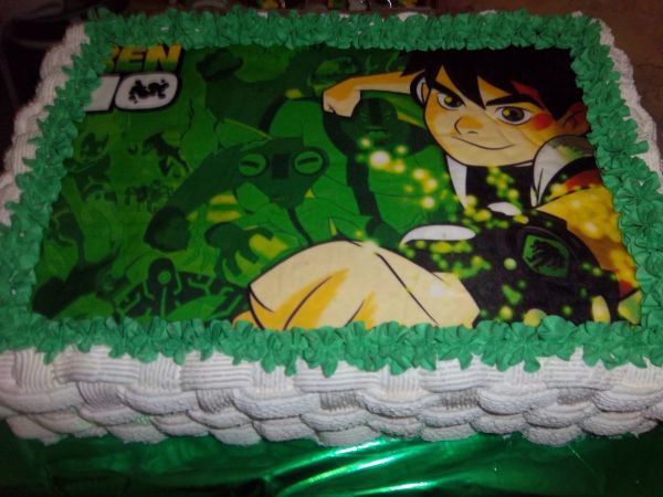 Bolo Ben 10 decoração em papel arroz e chantily